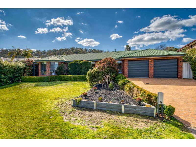 12 Hoad Close, Glenroy NSW 2640