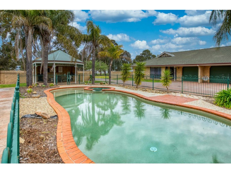 1/14 Tristan Court, Lavington NSW 2641