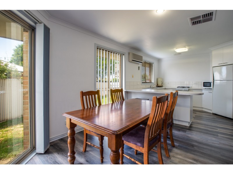 33 Saville Avenue, Lavington NSW 2641