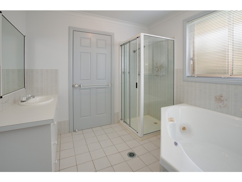 33 Saville Avenue, Lavington NSW 2641