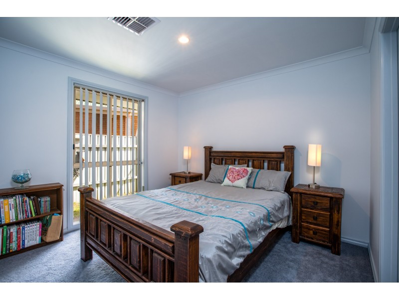 33 Saville Avenue, Lavington NSW 2641