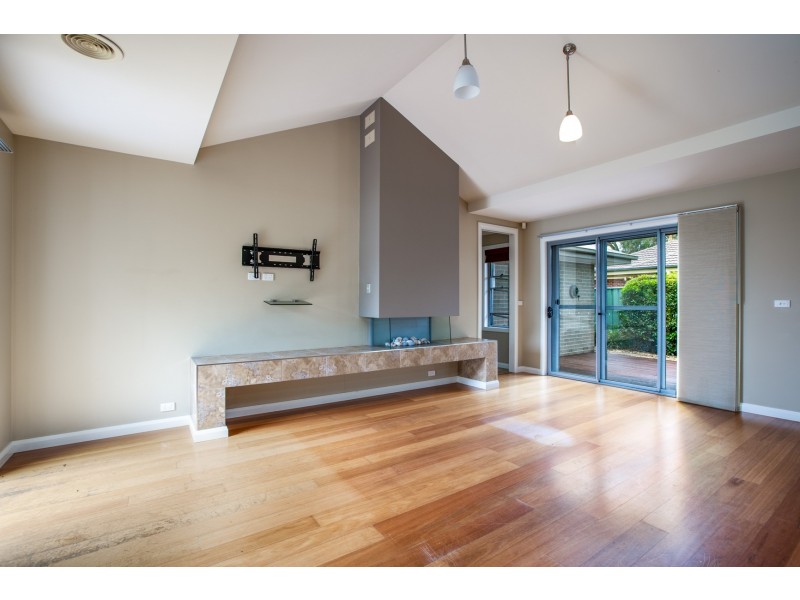 15 Champions Drive, Glenroy NSW 2640