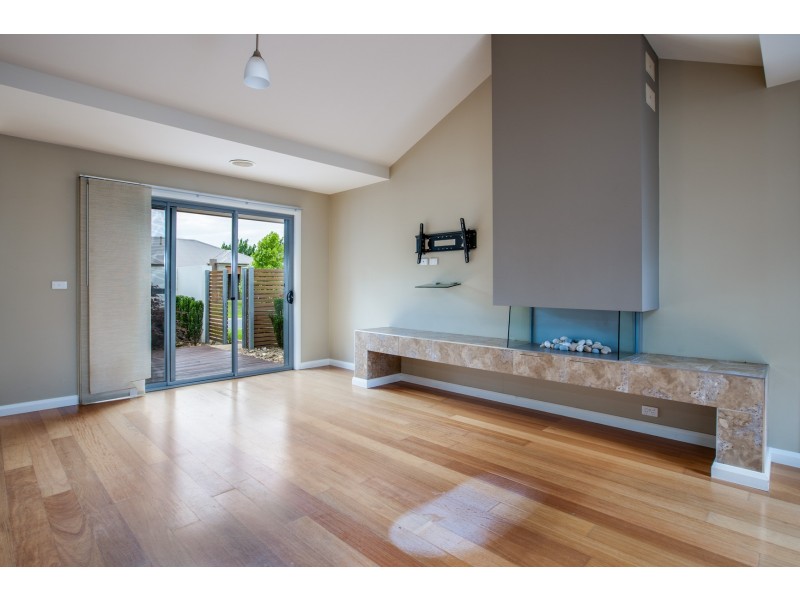 15 Champions Drive, Glenroy NSW 2640