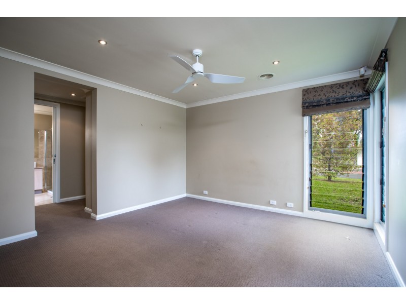 15 Champions Drive, Glenroy NSW 2640