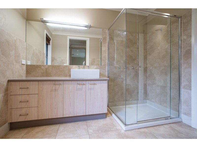 15 Champions Drive, Glenroy NSW 2640