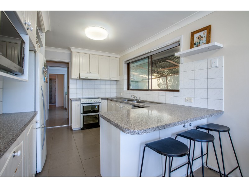 305 Desmond Street, Lavington NSW 2641