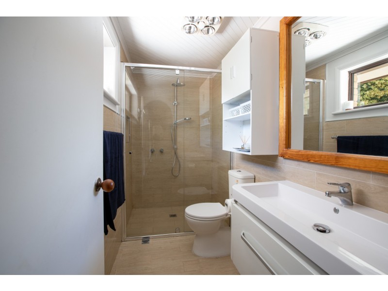 305 Desmond Street, Lavington NSW 2641