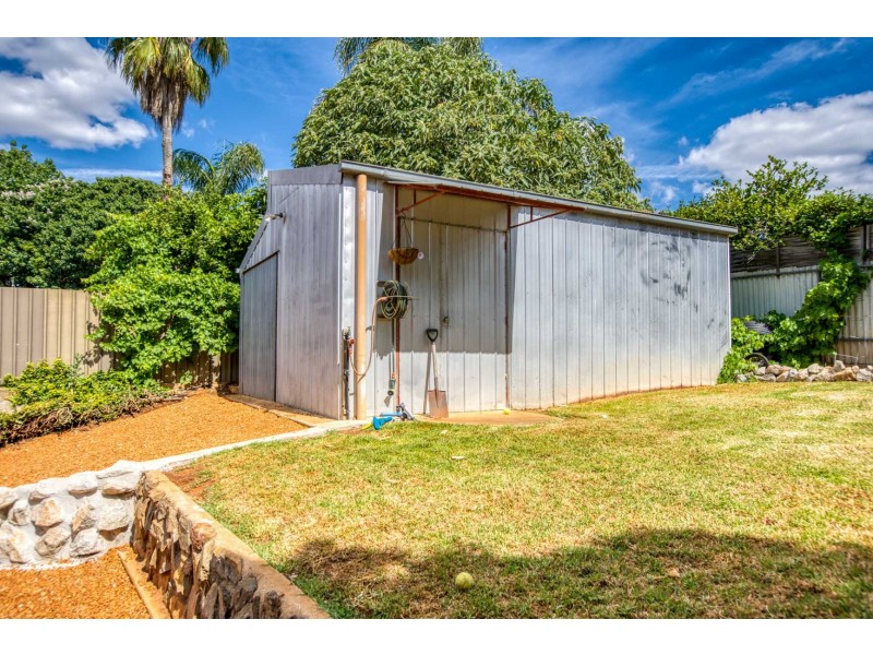 305 Desmond Street, Lavington NSW 2641