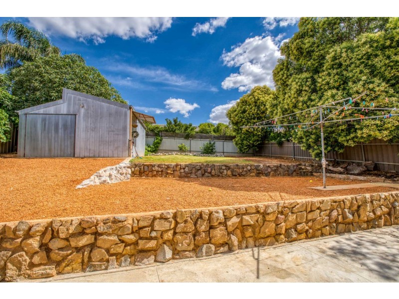 305 Desmond Street, Lavington NSW 2641