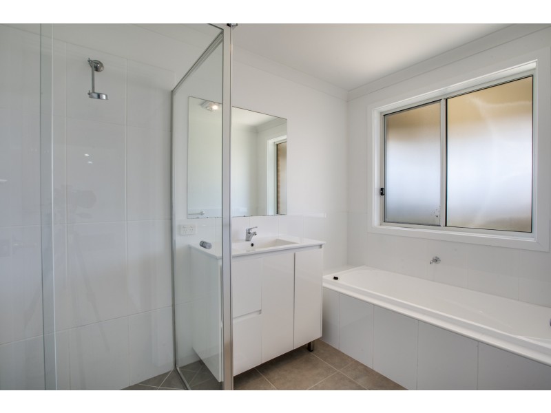 16 Pech Avenue, Jindera NSW 2642