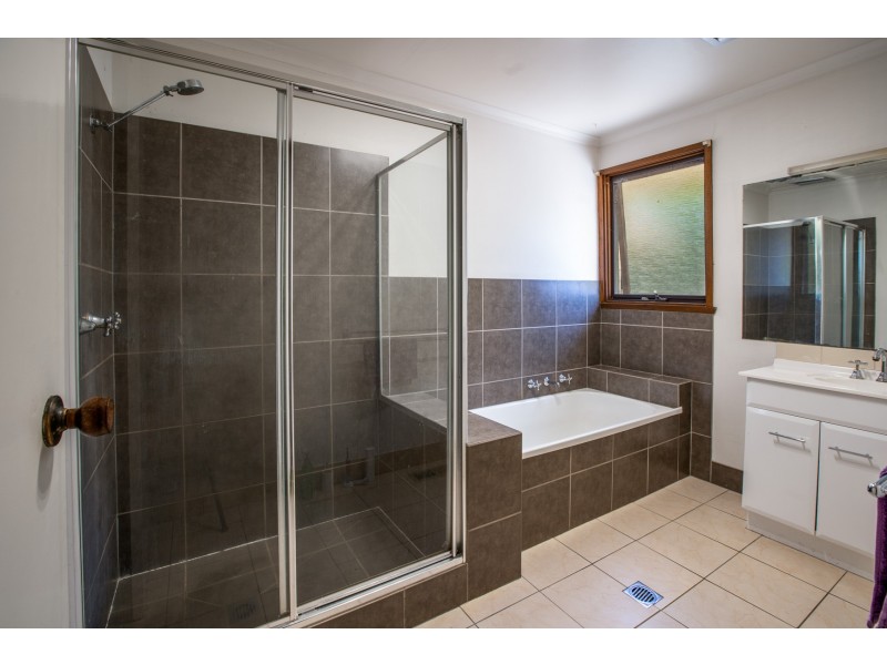 318 Tracy Street, Lavington NSW 2641