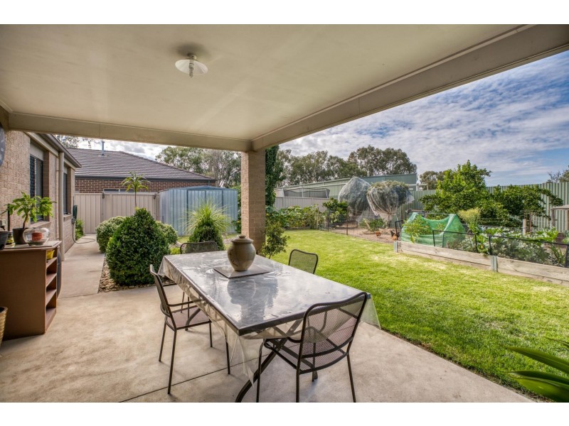 26 Nicola Place, Lavington NSW 2641