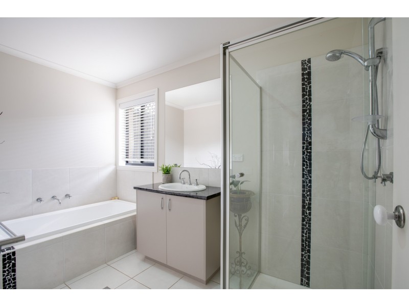 26 Nicola Place, Lavington NSW 2641