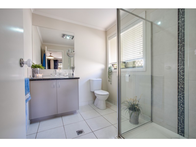 26 Nicola Place, Lavington NSW 2641