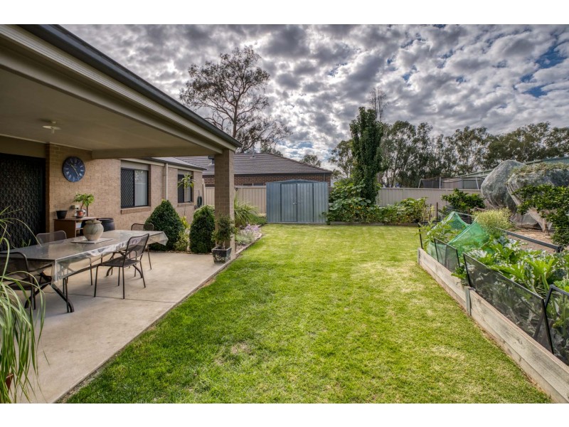 26 Nicola Place, Lavington NSW 2641