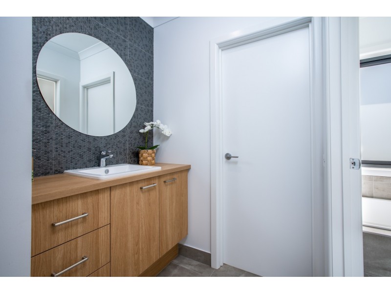 53 Smiggins Drive, Thurgoona NSW 2640