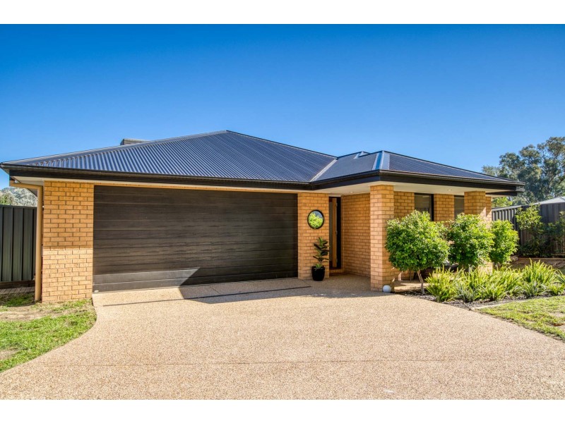 15 Zellar Court, Thurgoona NSW 2640