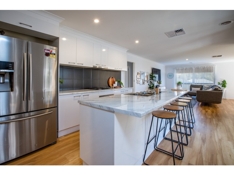 15 Zellar Court, Thurgoona NSW 2640