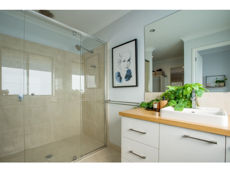 15 Zellar Court, Thurgoona NSW 2640