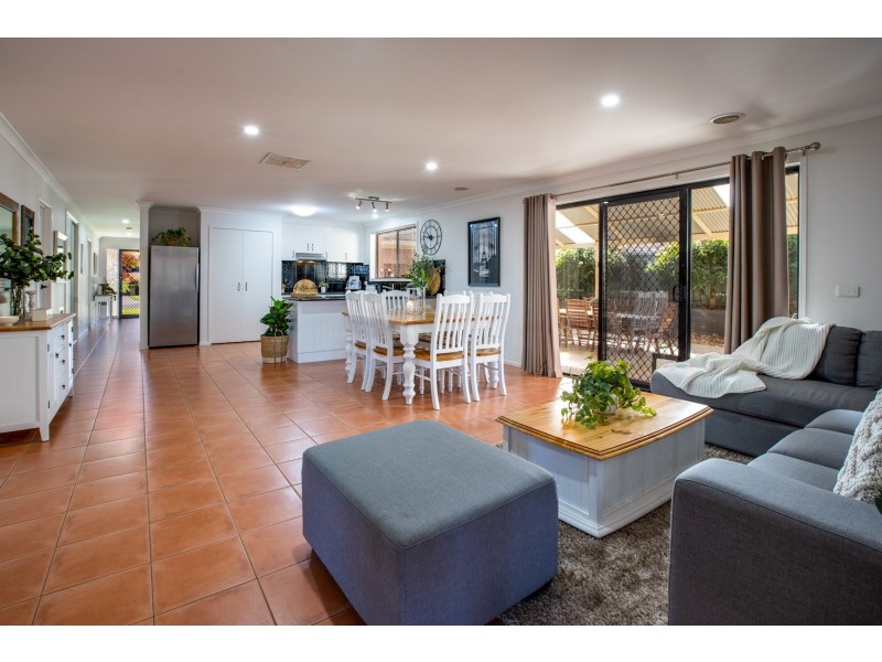 51 Darrambal Drive, Springdale Heights NSW 2641