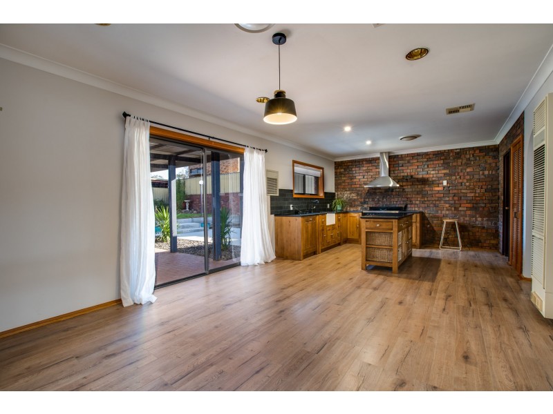 407 Halehaven Crescent, Lavington NSW 2641