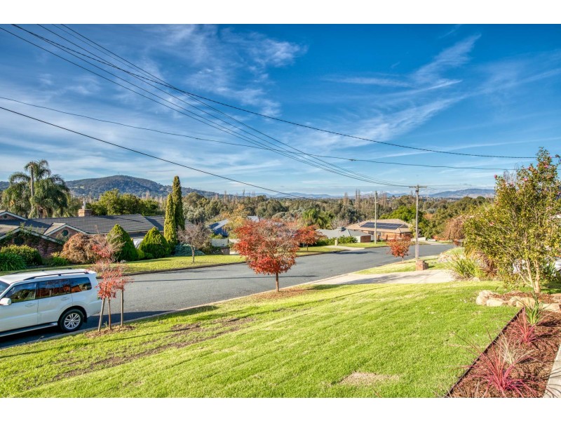 407 Halehaven Crescent, Lavington NSW 2641