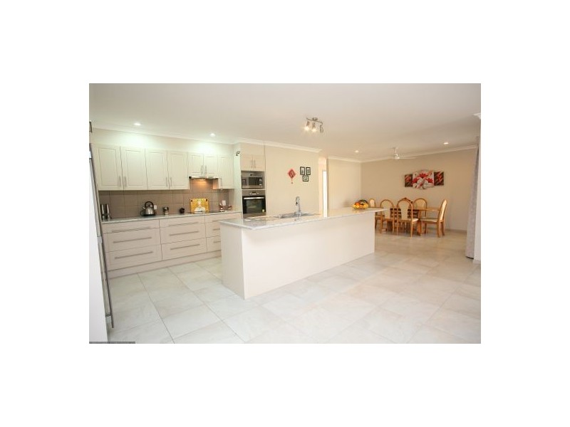 18 Niclintel Place, Oakhurst QLD 4650