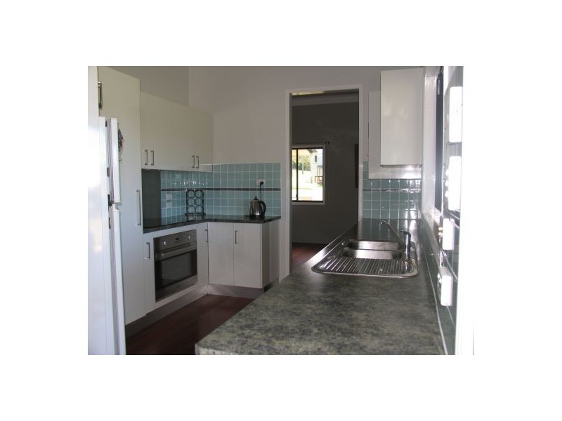 8 Price Street, Tiaro QLD 4650