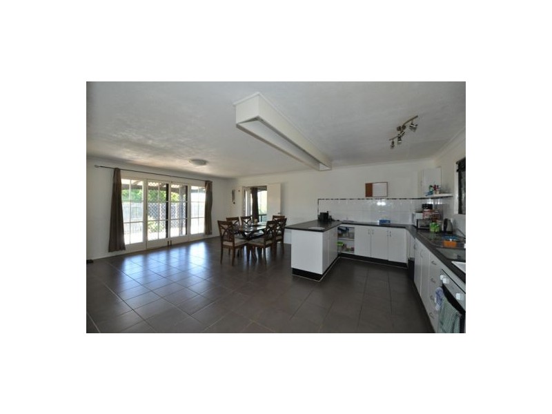 21 Lamberth Rd, Regents Park QLD 4118