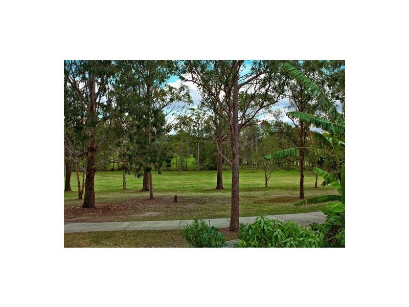 33 Desert Falls Crescent, Parkwood QLD 4214