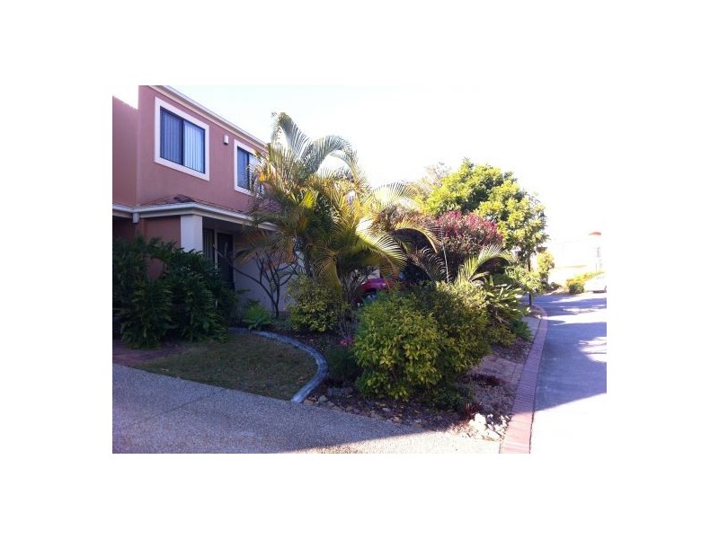 U18, 1 Warbler Parade, Varsity Lakes QLD 4227