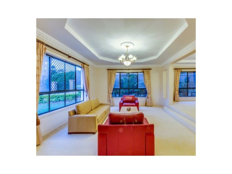 10 Eaton Place, Sunnybank Hills QLD 4109