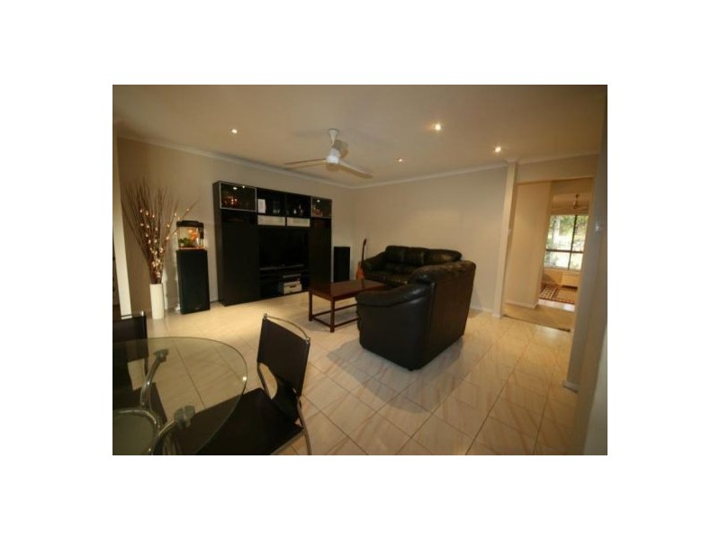 2 Buscall Ct, Sinnamon Park QLD 4073