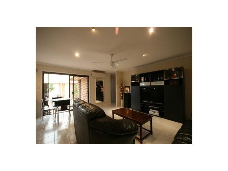 2 Buscall Ct, Sinnamon Park QLD 4073