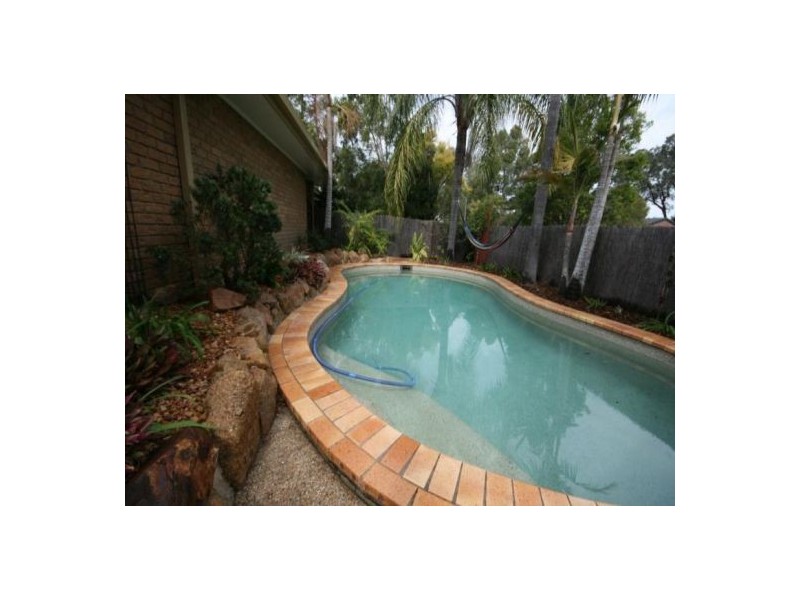 2 Buscall Ct, Sinnamon Park QLD 4073