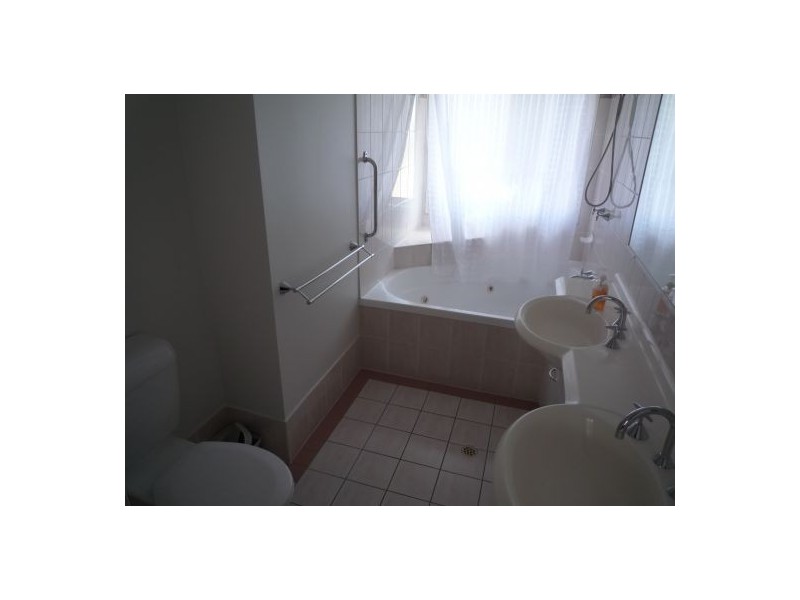 21/8 Peninsula Ave, Cornubia QLD 4130