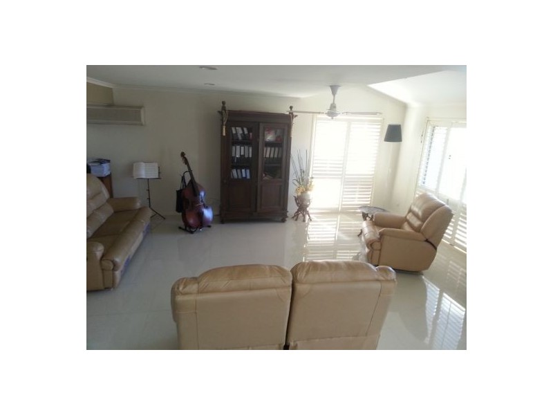 9 Fendi Place, Eight Mile Plains QLD 4113