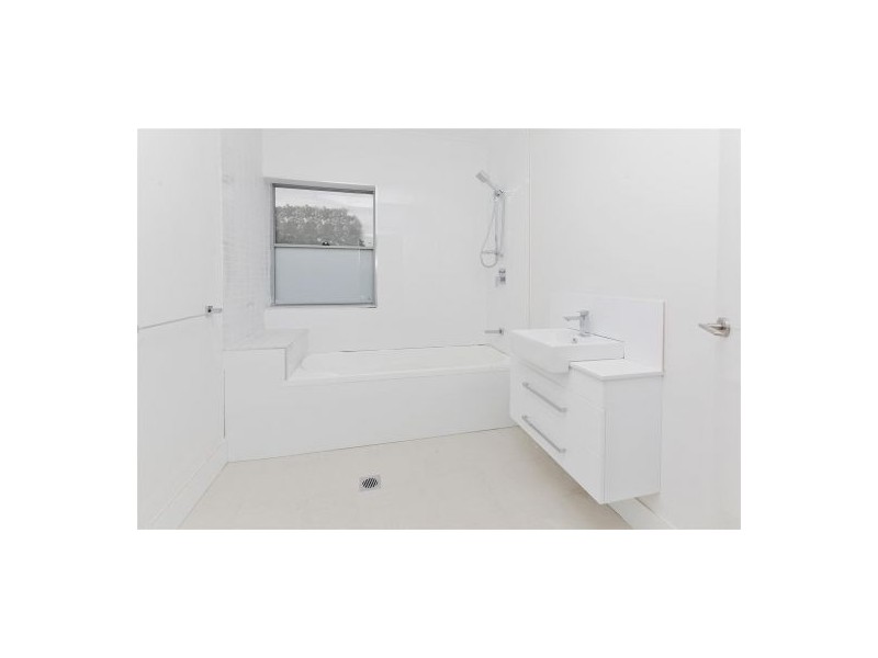 2 1241 Logan Rd, Mount Gravatt QLD 4122
