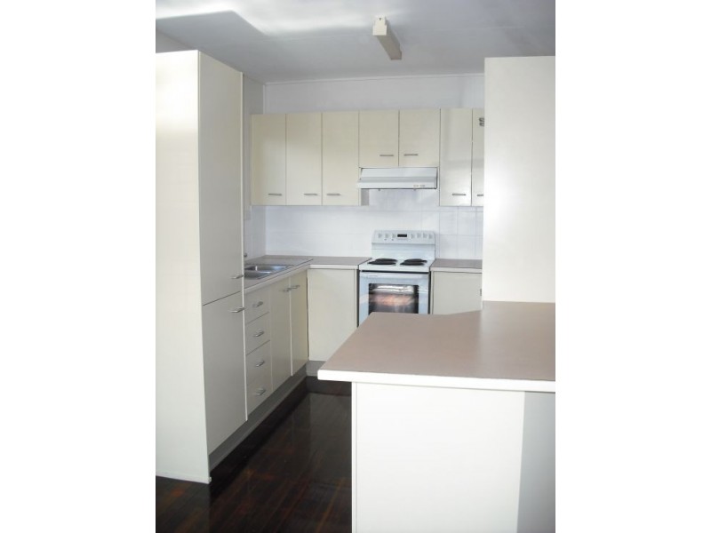 10 Wilfred St, Lota QLD 4179