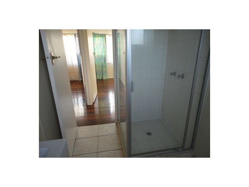 10 Wilfred St, Lota QLD 4179