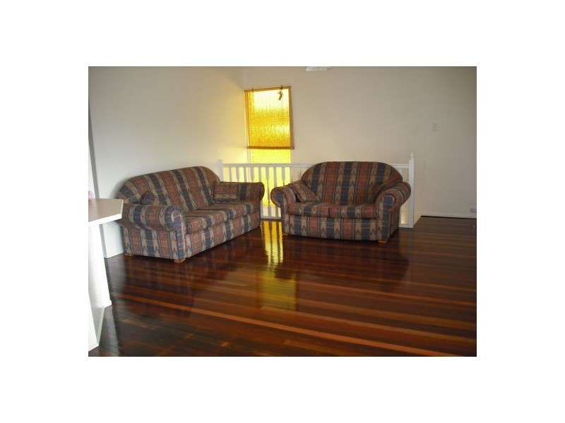 10 Wilfred St, Lota QLD 4179