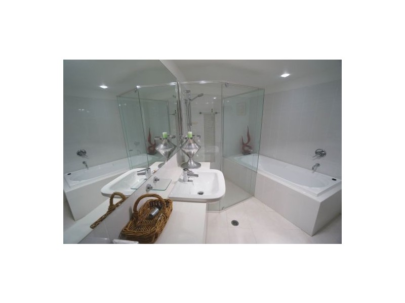 2 Activa Way, Hope Island QLD 4212