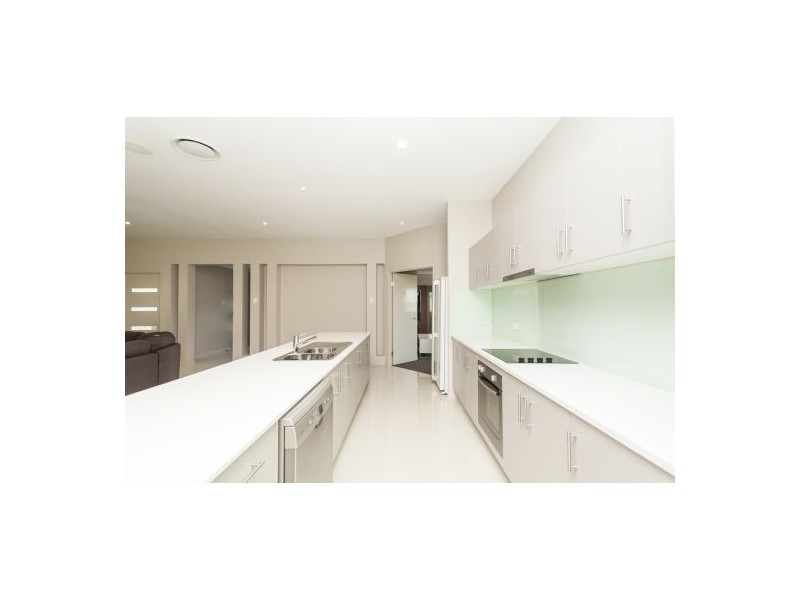 4 Rainlily Cres, Upper Coomera QLD 4209