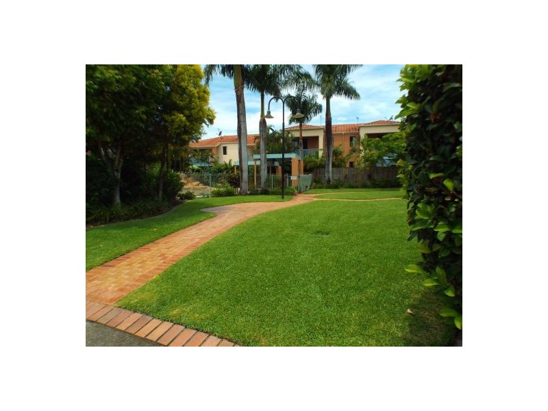 U32 / 1 Warbler parade, Varsity Lakes QLD 4227