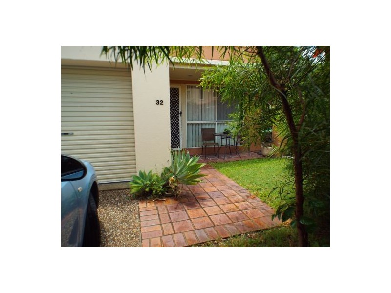 U32 / 1 Warbler parade, Varsity Lakes QLD 4227