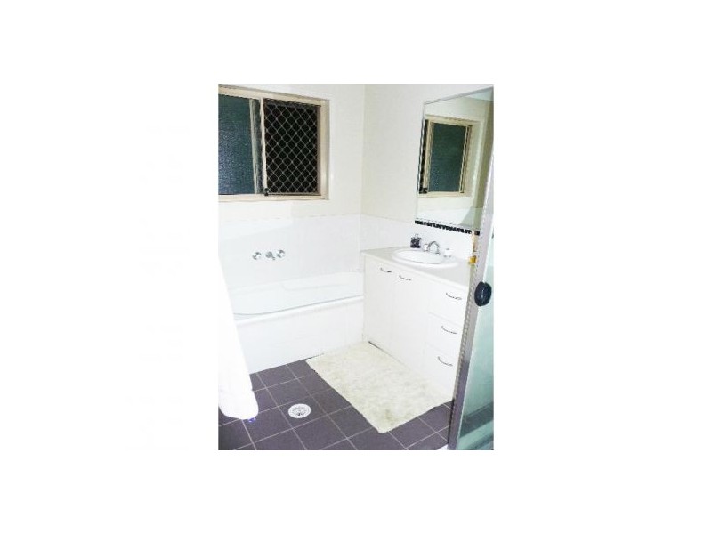 18 Karajini Cres, Parkinson QLD 4115