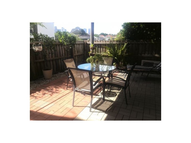 unit 27 /20 Huth Street, Labrador QLD 4215