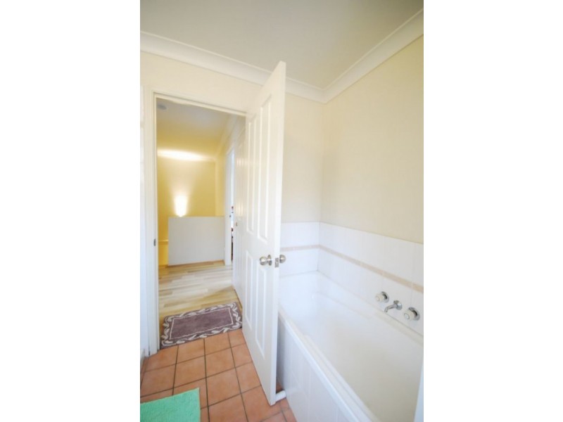 8 Manor Street, Eight Mile Plains QLD 4113