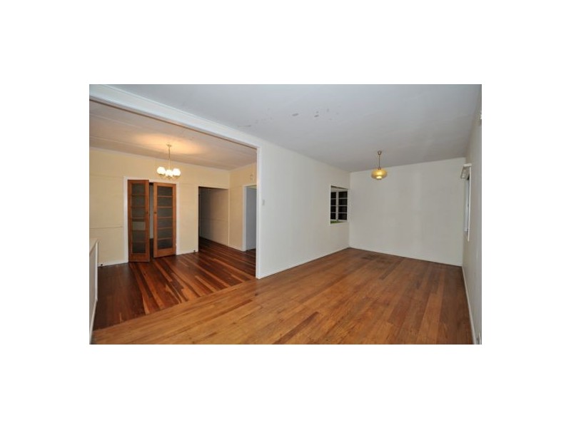 9 Ootana St, Chapel Hill QLD 4069