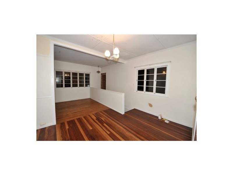 9 Ootana St, Chapel Hill QLD 4069